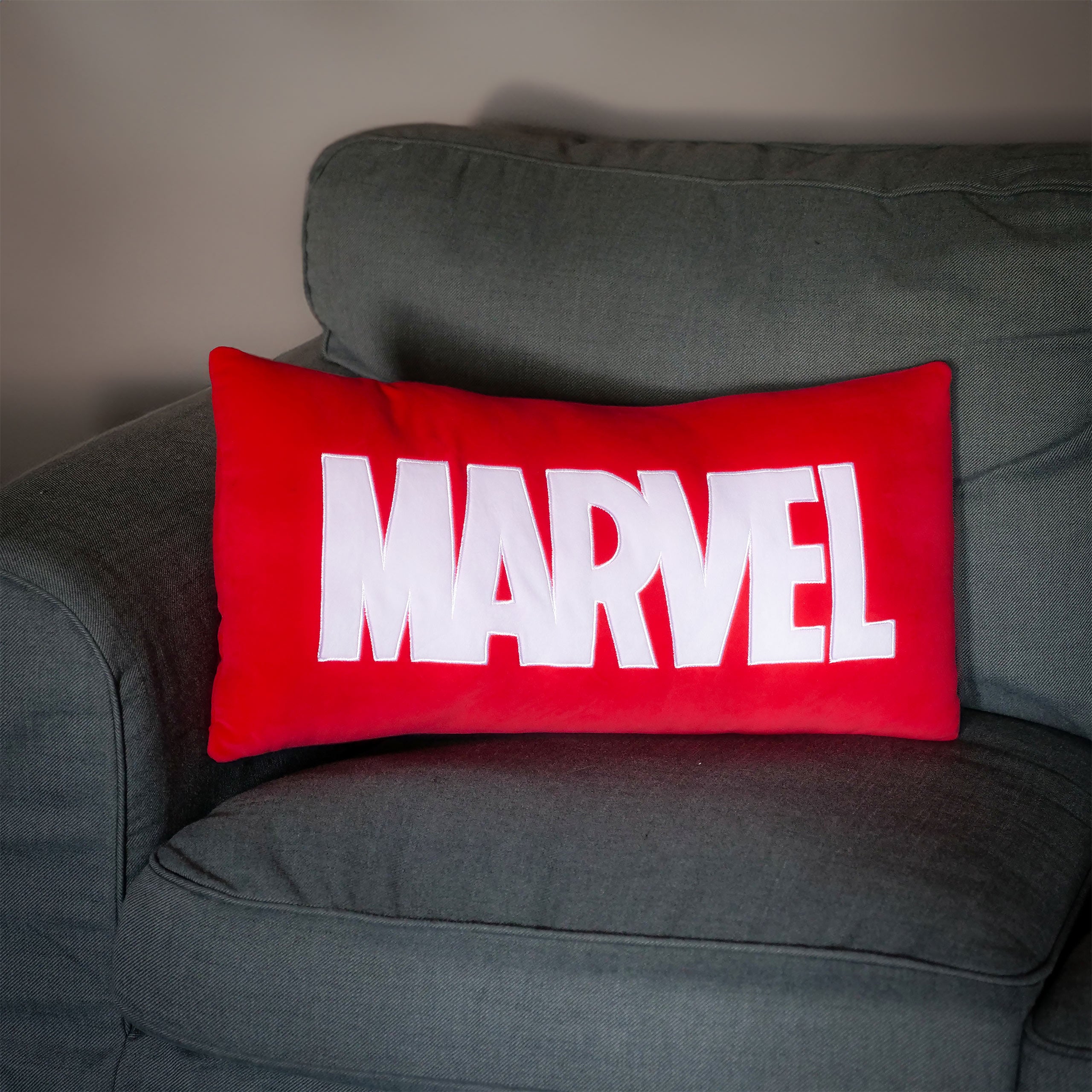 Product image Marvel - Logo Cushion red