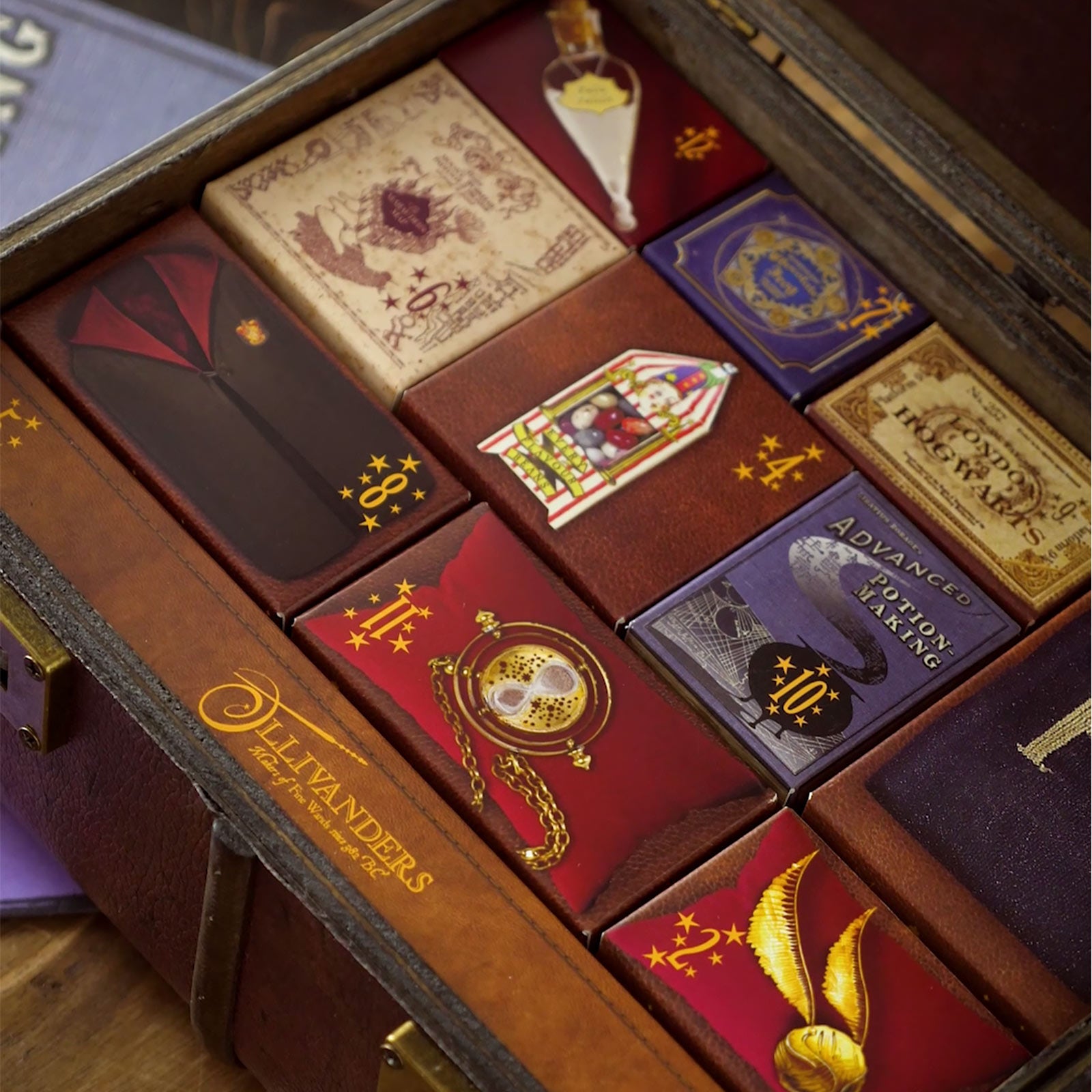 Product image Harry Potter - Hogwarts Suitcase Advent Calendar