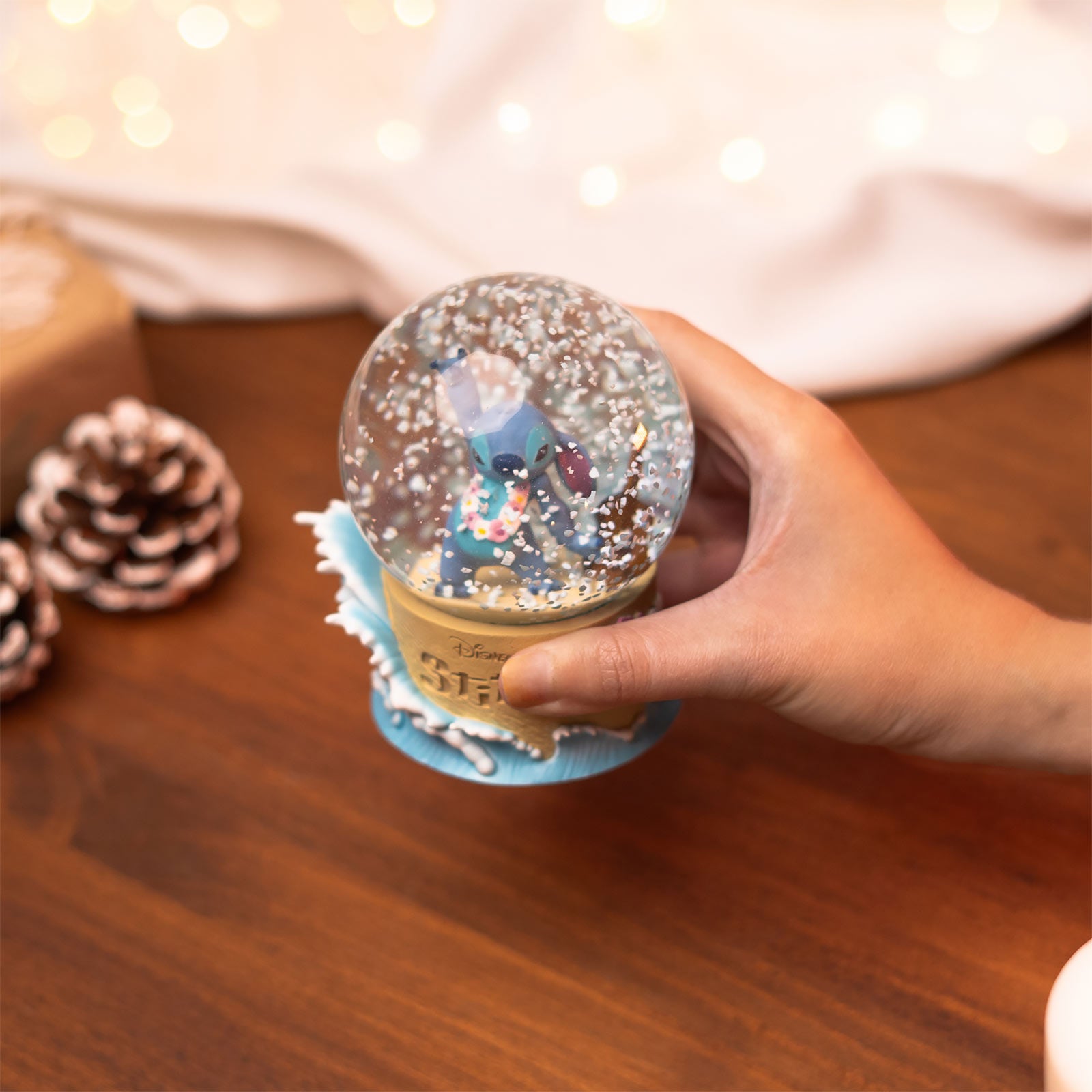 Product image Stitch with Ukulele Snow Globe - Lilo & Stitch