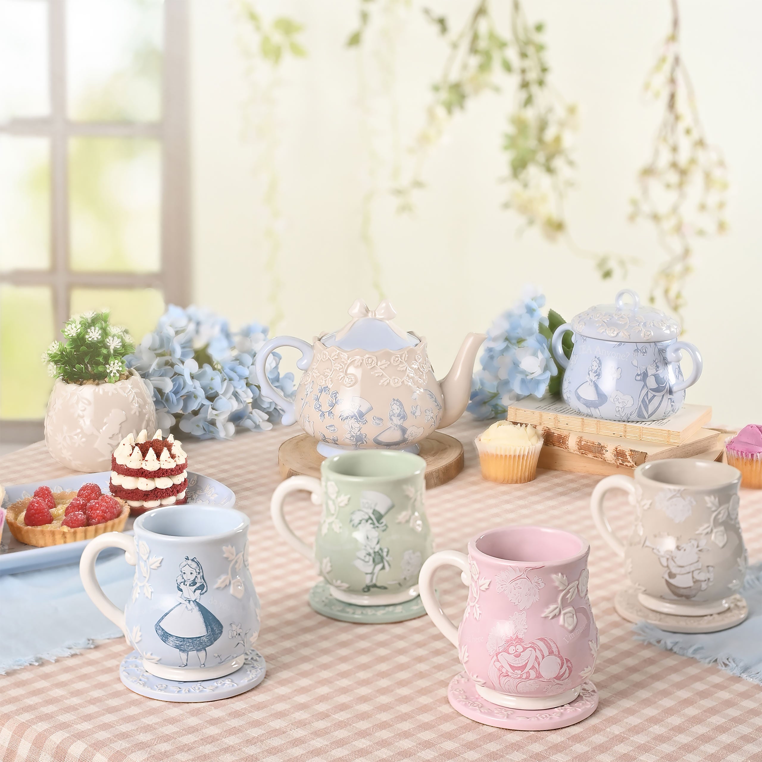 Product image Alice in Wonderland - White Rabbit Relief Mug