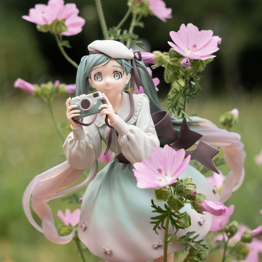 Product image Hatsune Miku - Camera Holiday Memories Figure