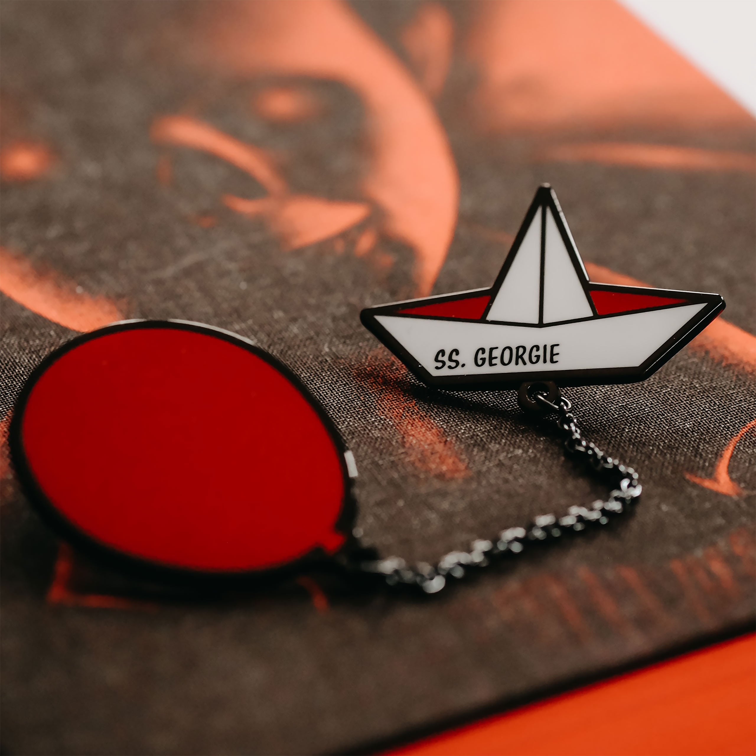 Product image Stephen King's IT - Balloon and Boat Pin Set