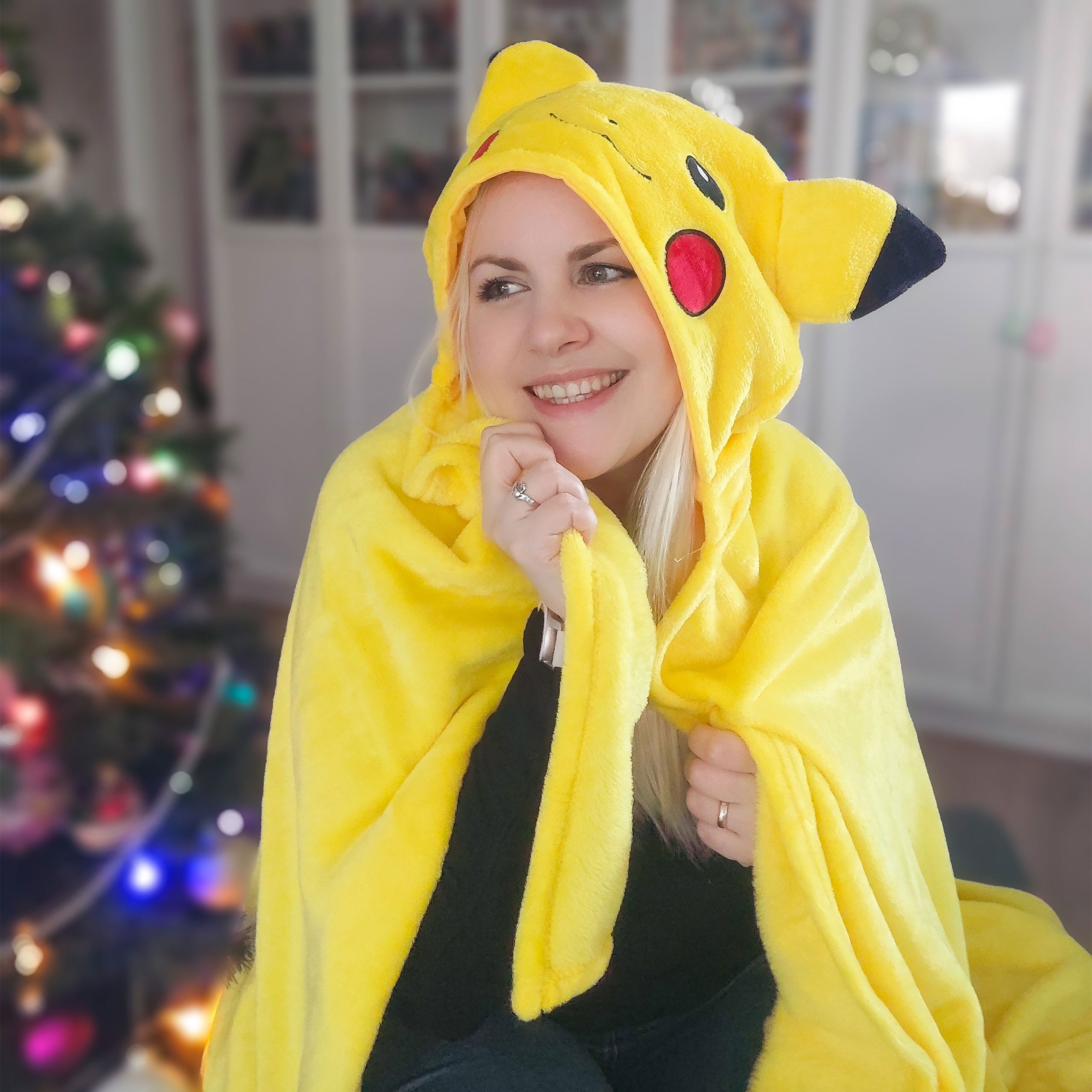 Product image Pokemon - Pikachu Hooded Blanket