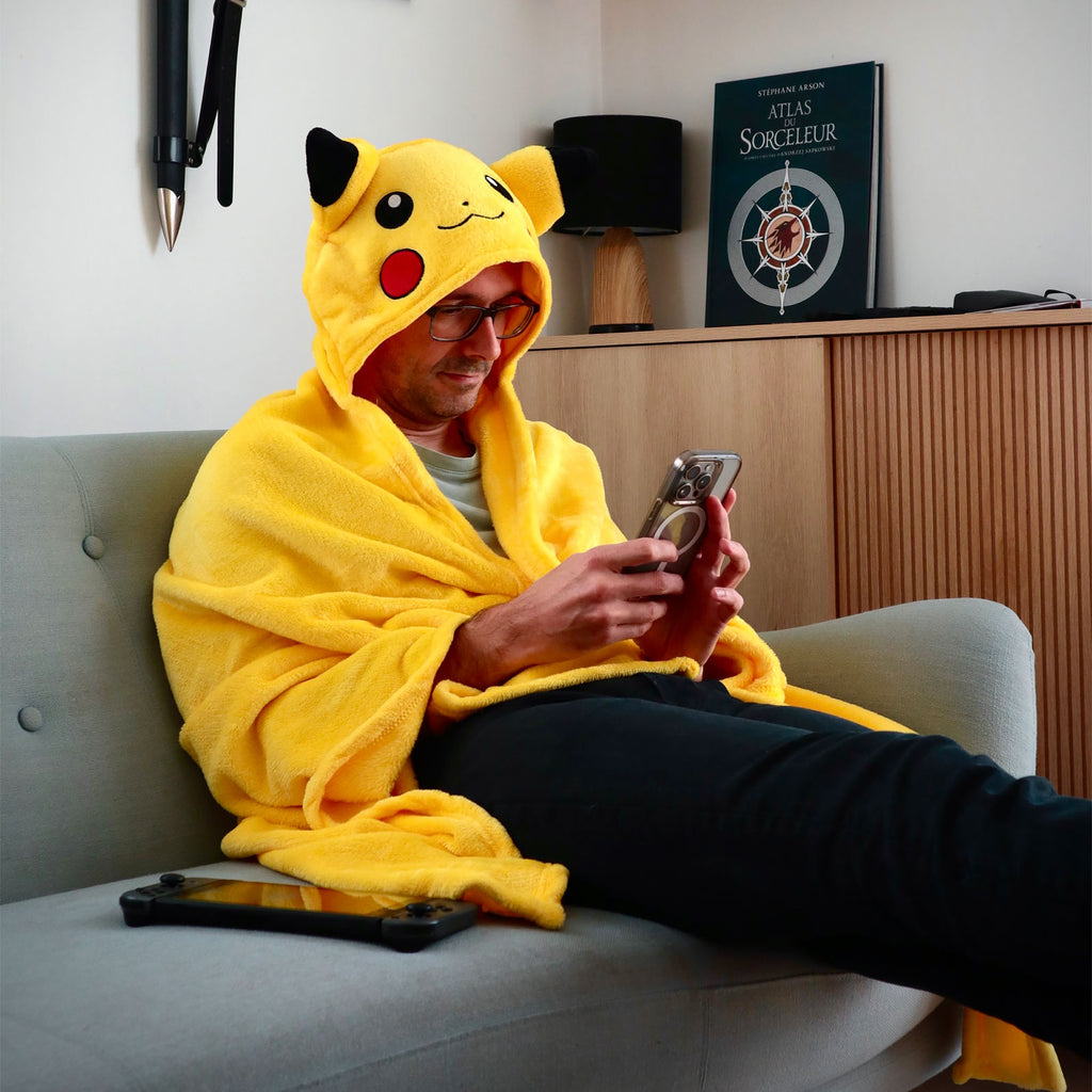 Product image Pokemon - Pikachu Hooded Blanket