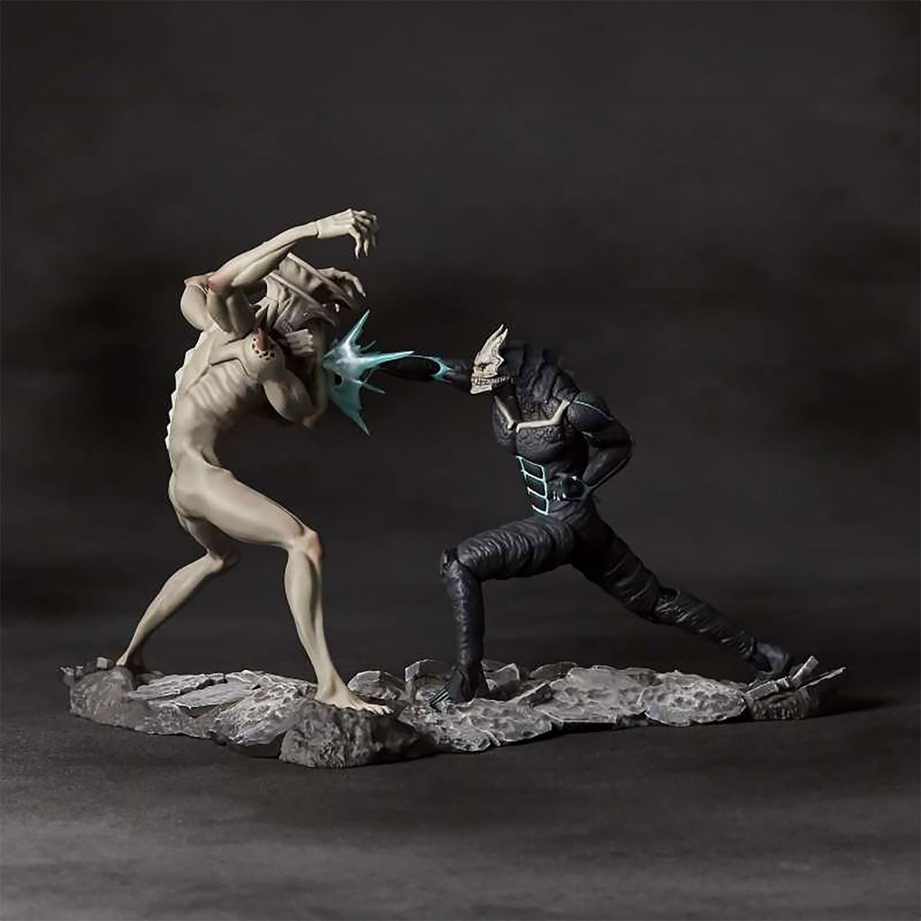 Product image Kaiju No. 8 vs. Kaiju No. 9 Diorama Figure
