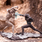 Product image Kaiju No. 8 vs. Kaiju No. 9 Diorama Figure