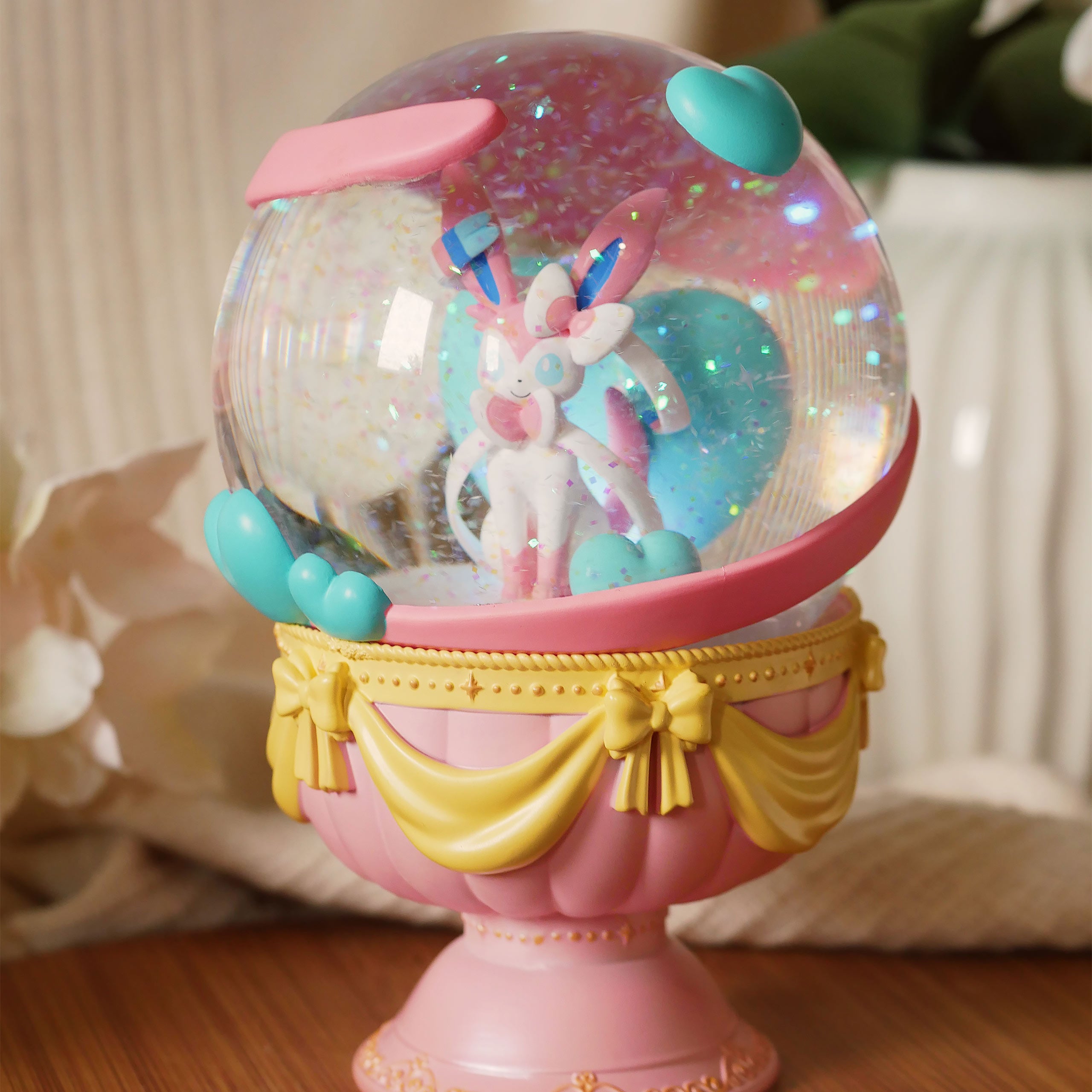 Product image Pokemon - Dream Crystal Mystery Snow Globe