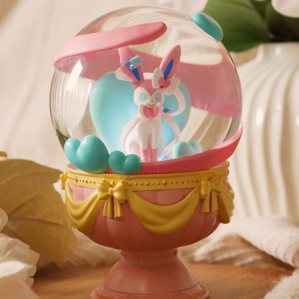 Product image Pokemon - Dream Crystal Mystery Snow Globe