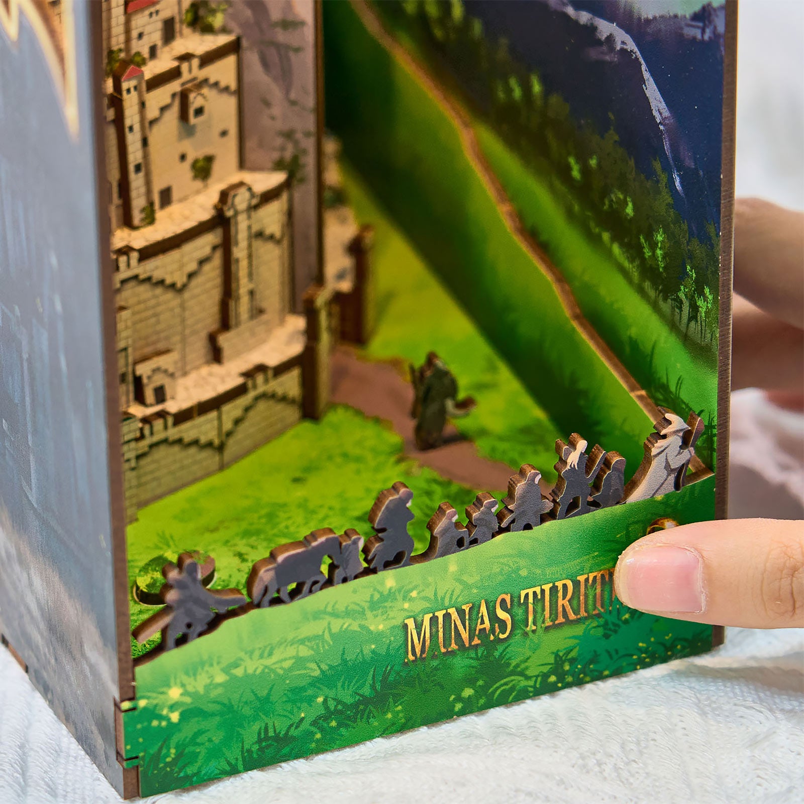 Product image The Lord of the Rings - Minas Tirith Book Nook Wooden Model Kit