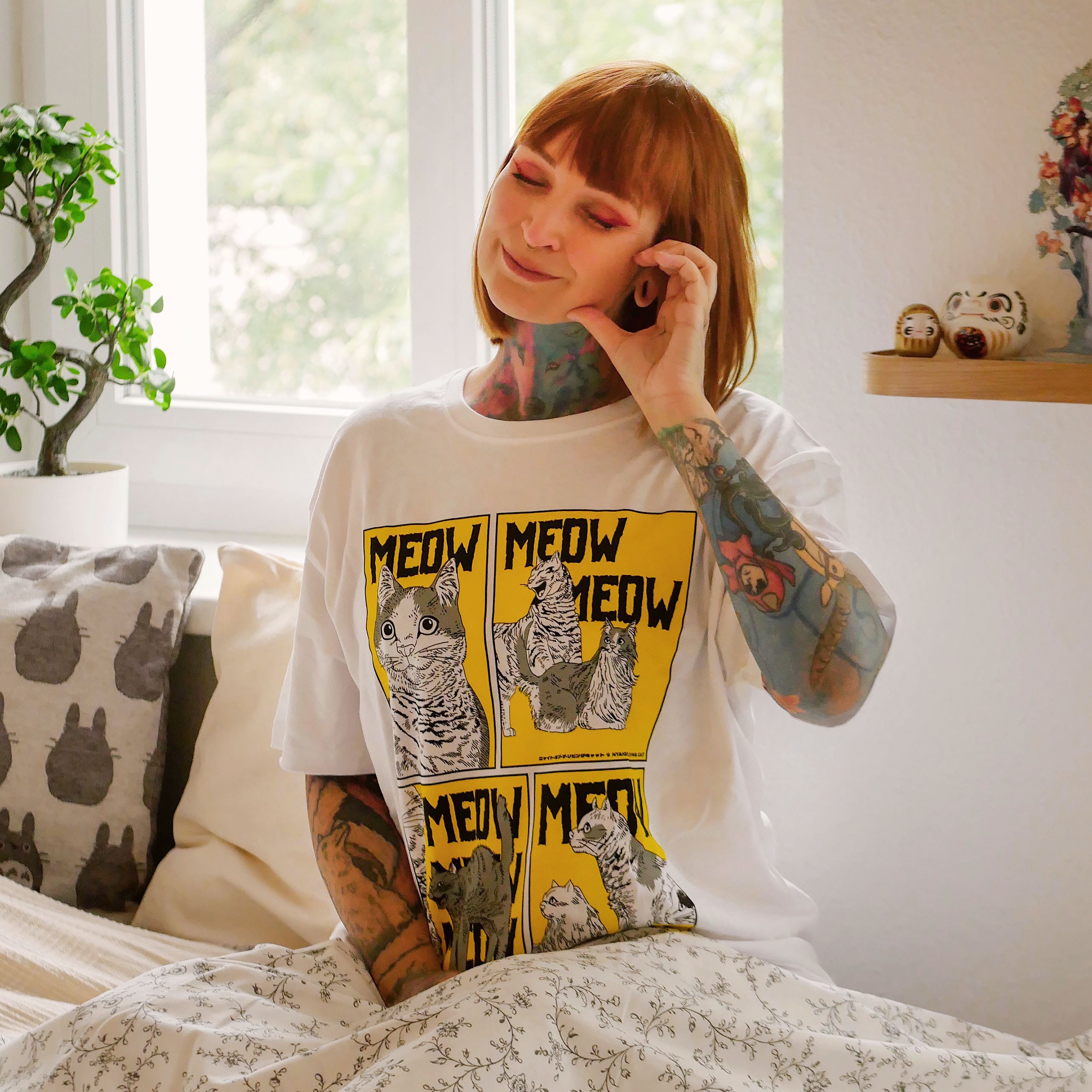 Product image Meow T-Shirt for Night of the Living Cat Fans white