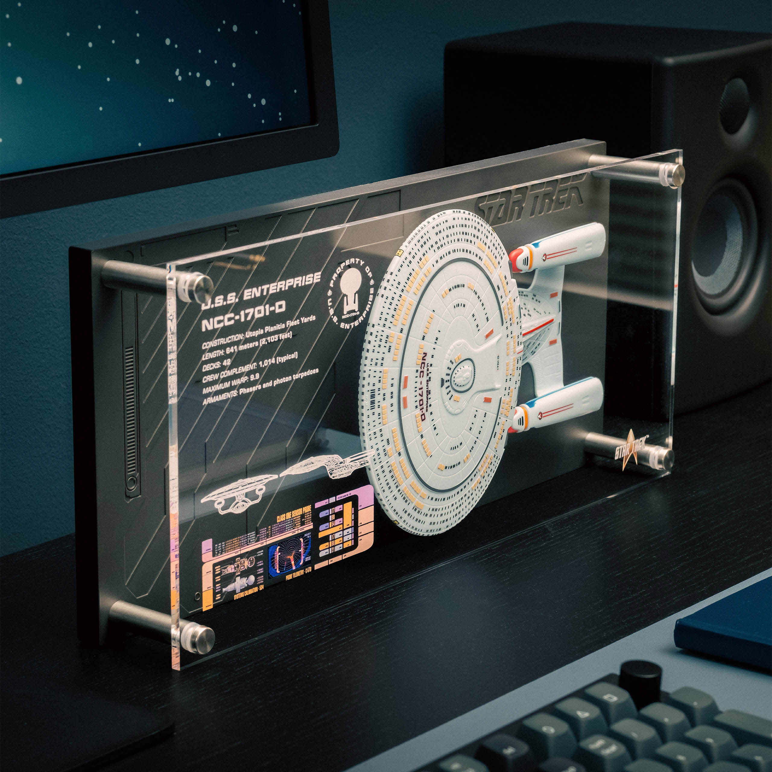 Product image Enterprise NCC-1701-D Wall Plaque with Model Replica - Star Trek