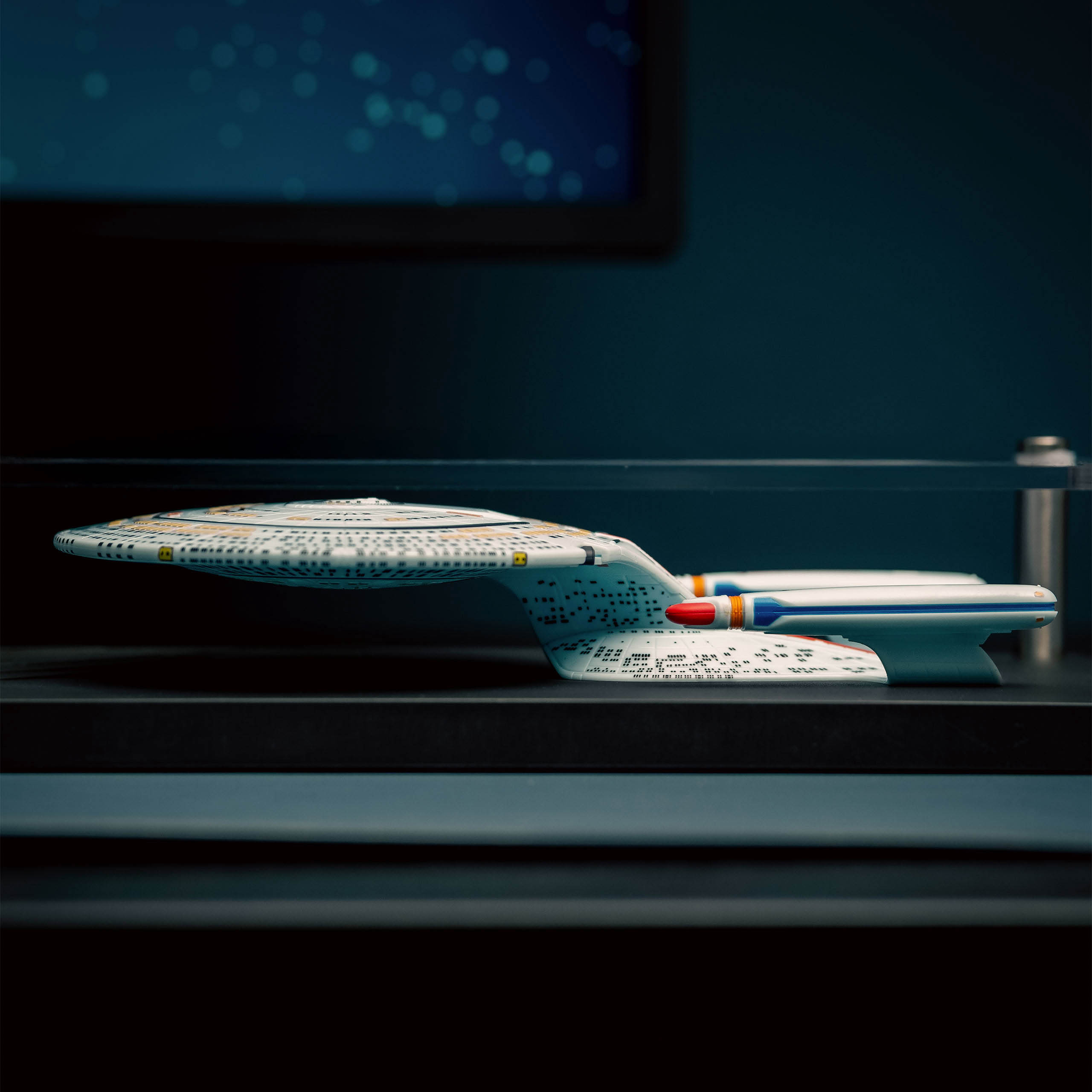 Product image Enterprise NCC-1701-D Wall Plaque with Model Replica - Star Trek