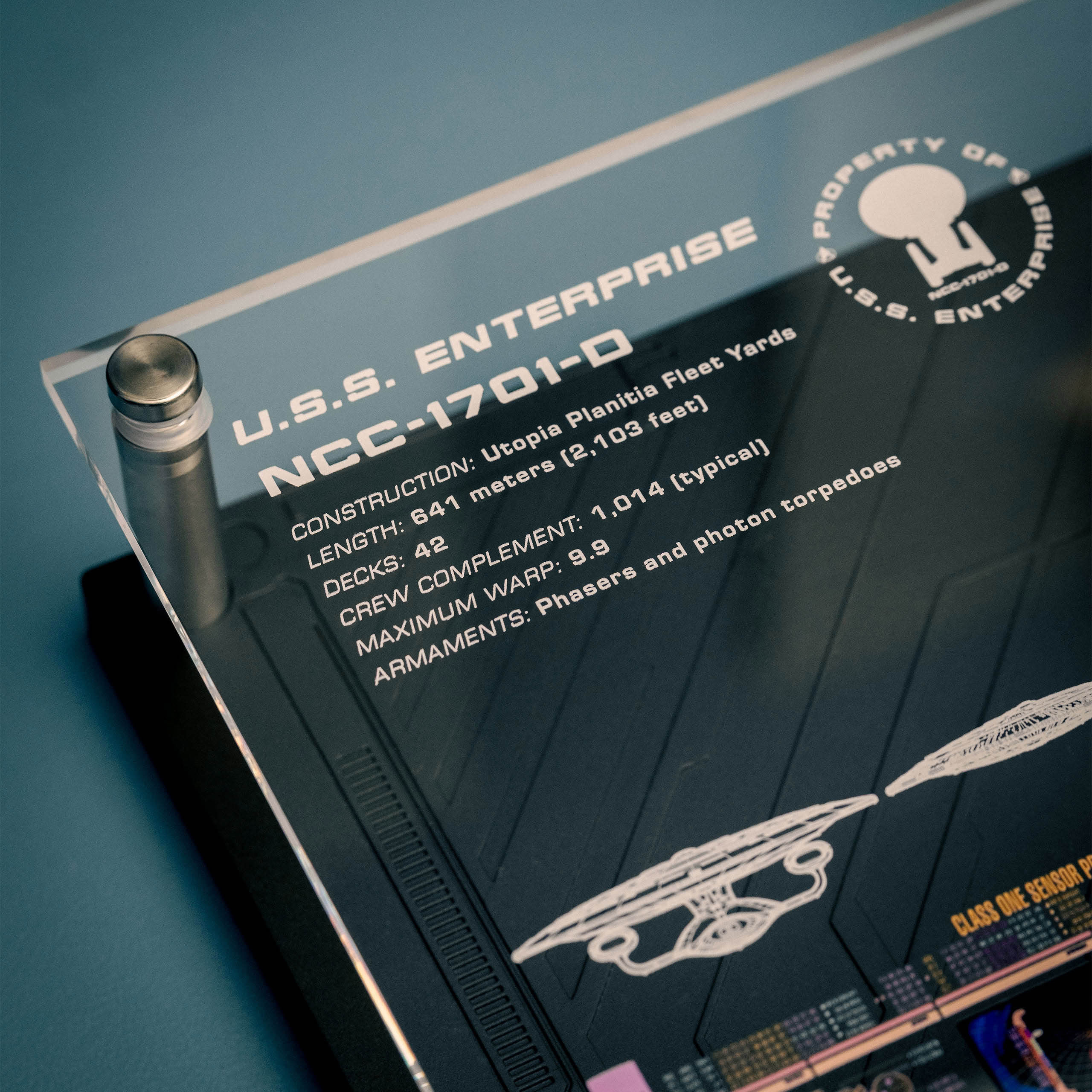 Product image Enterprise NCC-1701-D Wall Plaque with Model Replica - Star Trek