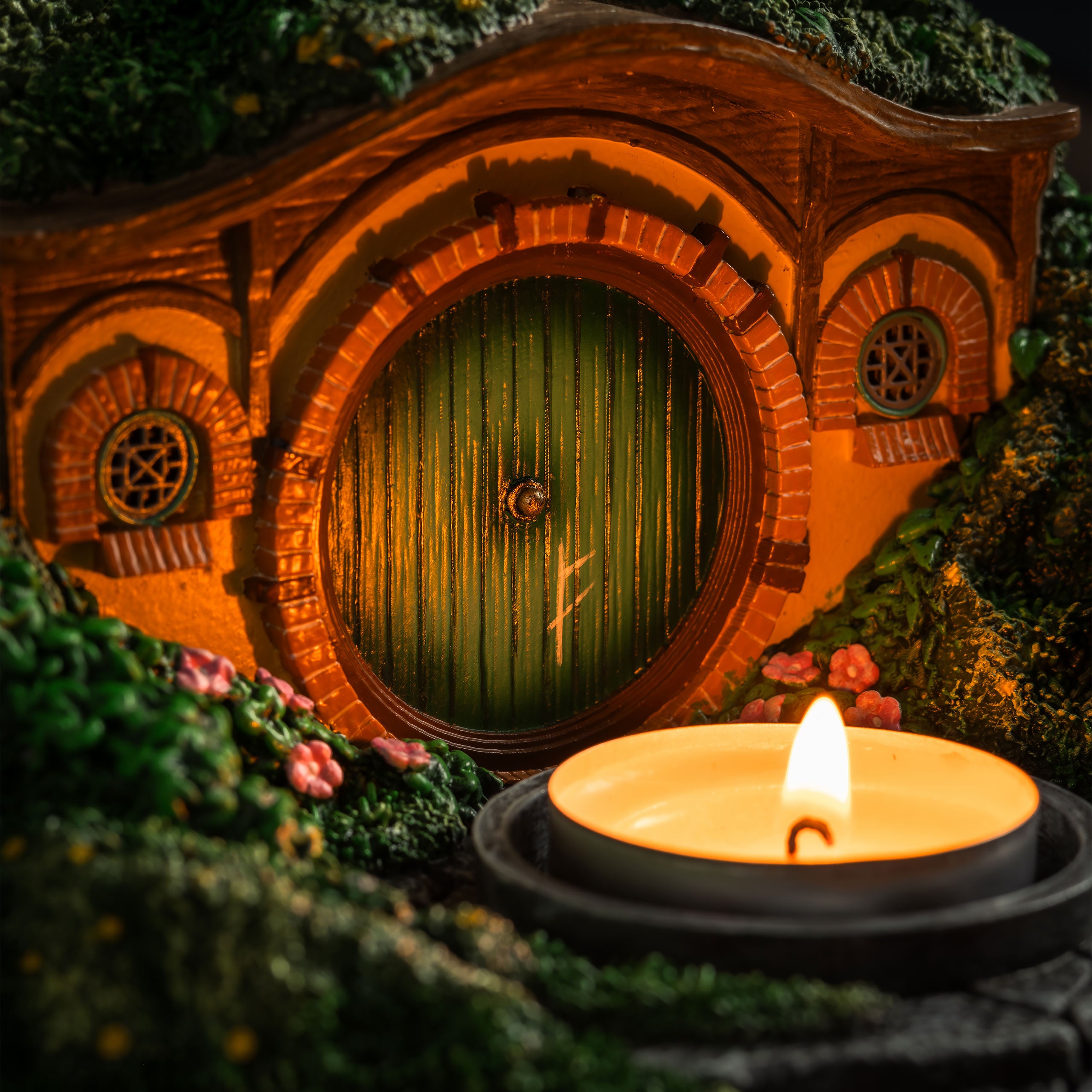Product image The Lord of the Rings - Hobbit Hole Shire Diorama Tealight Holder