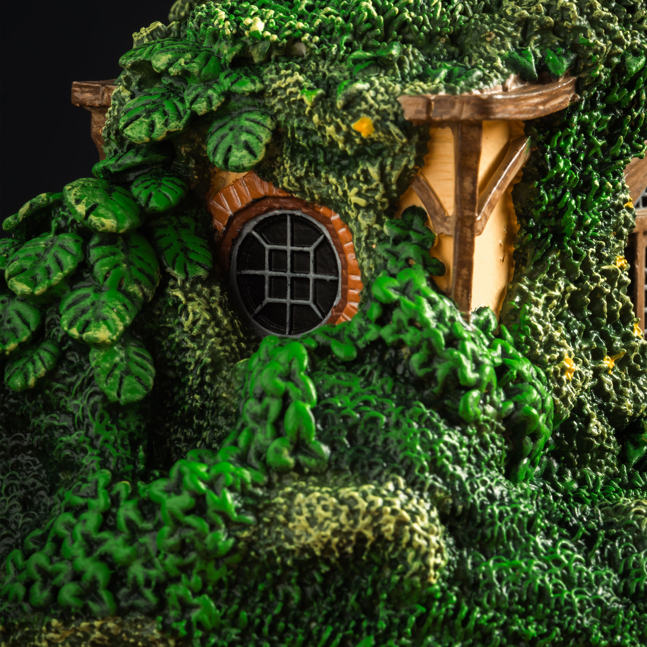 Product image The Lord of the Rings - Hobbit Hole Shire Diorama Tealight Holder