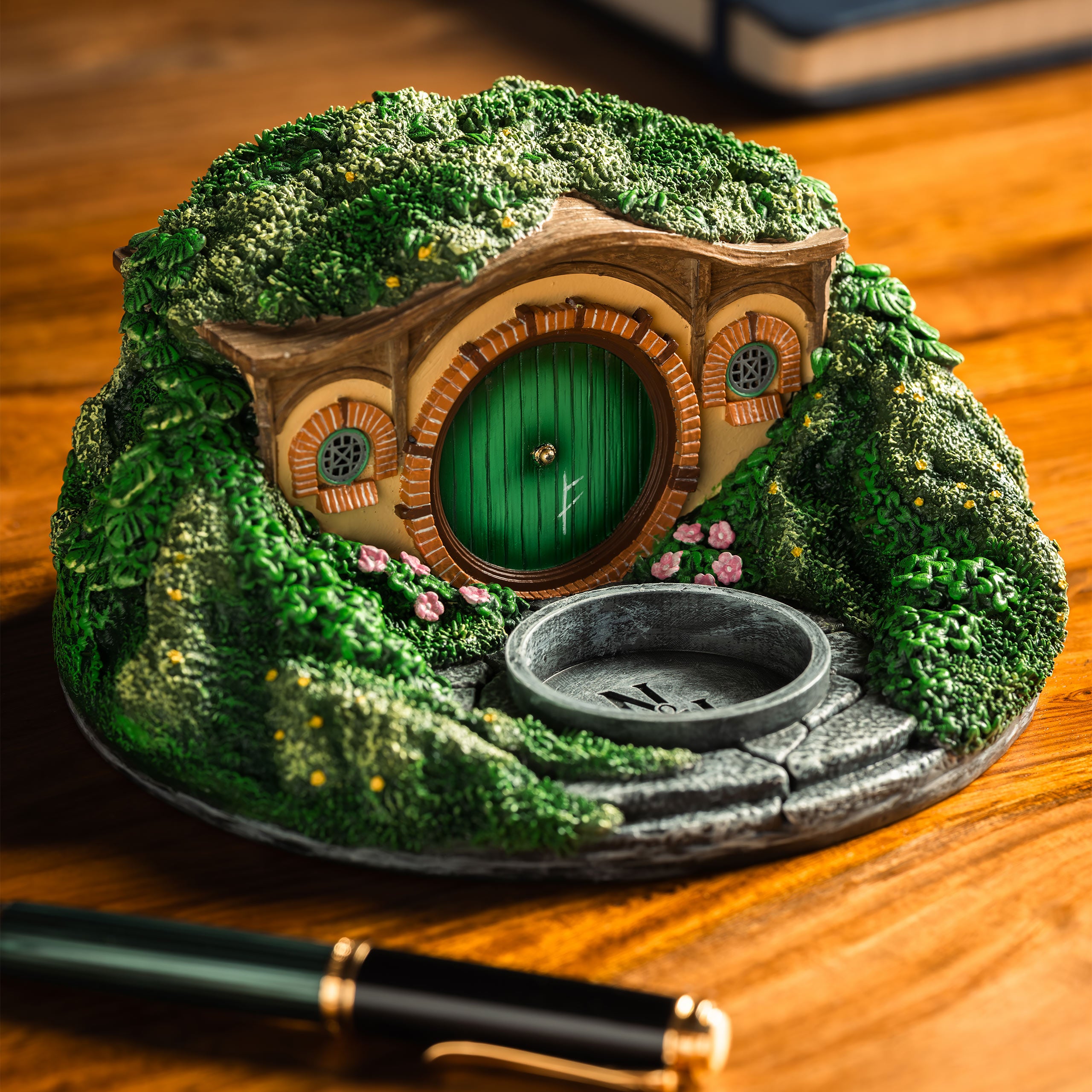 Product image The Lord of the Rings - Hobbit Hole Shire Diorama Tealight Holder
