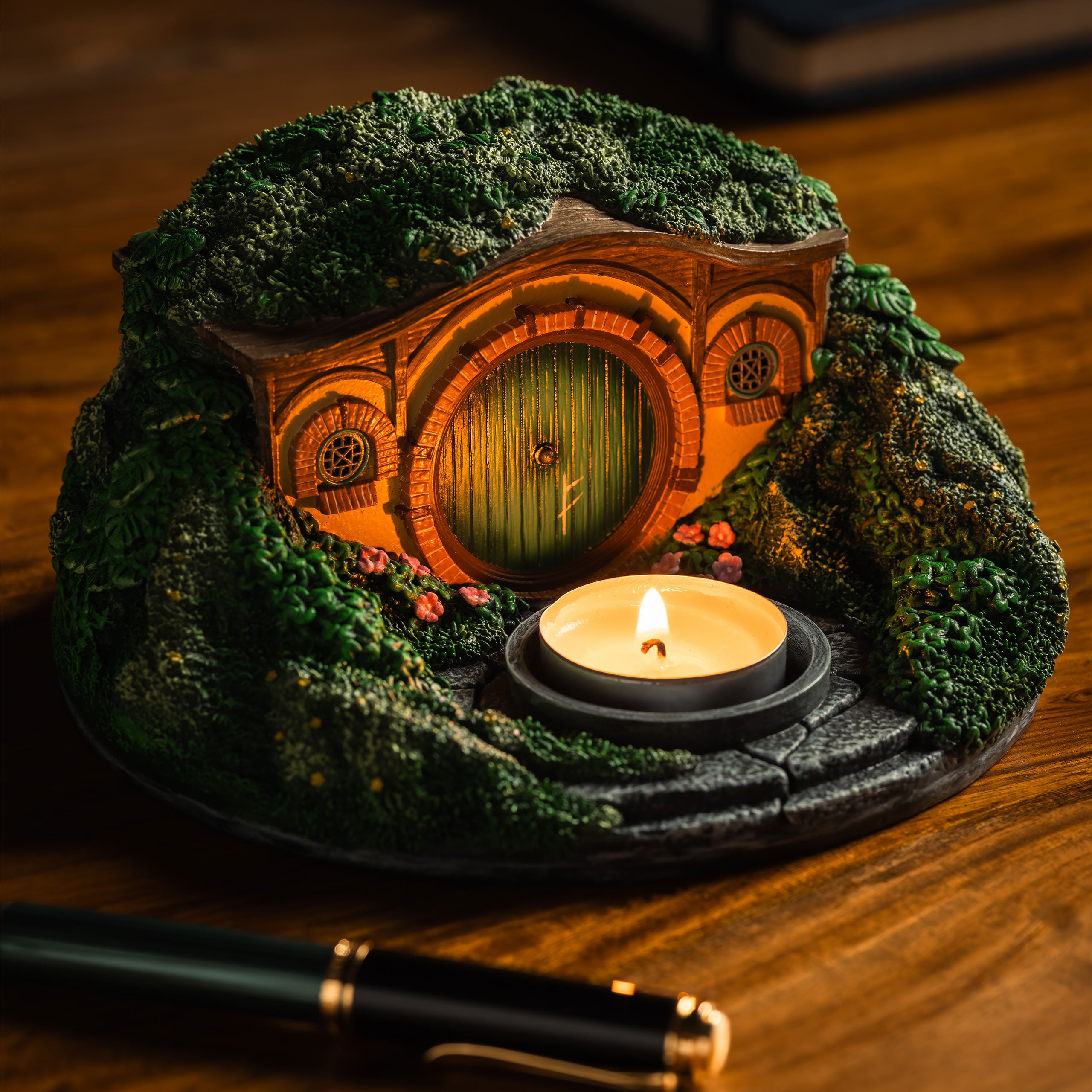 Product image The Lord of the Rings - Hobbit Hole Shire Diorama Tealight Holder