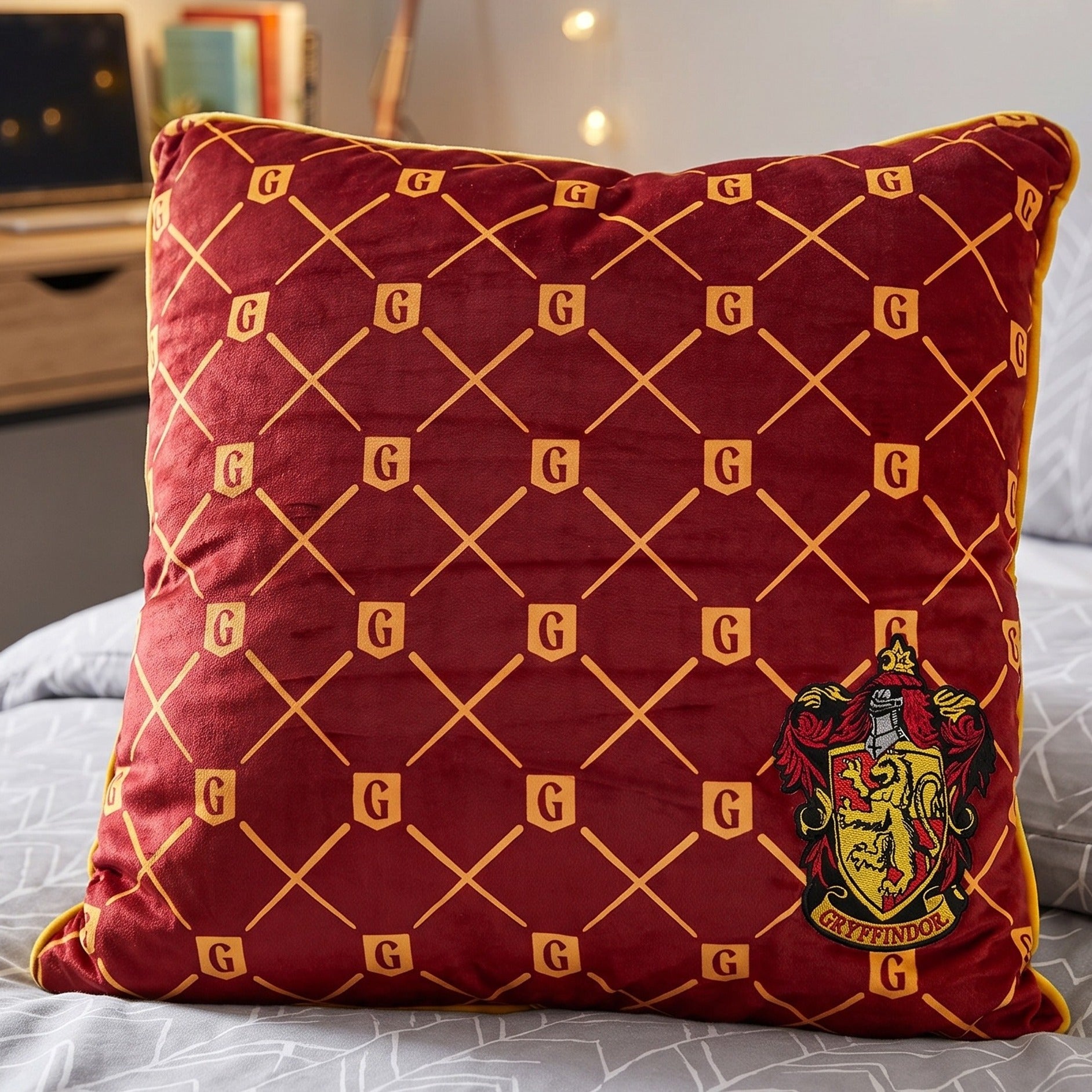 Product image Harry Potter - Gryffindor Logo Cushion