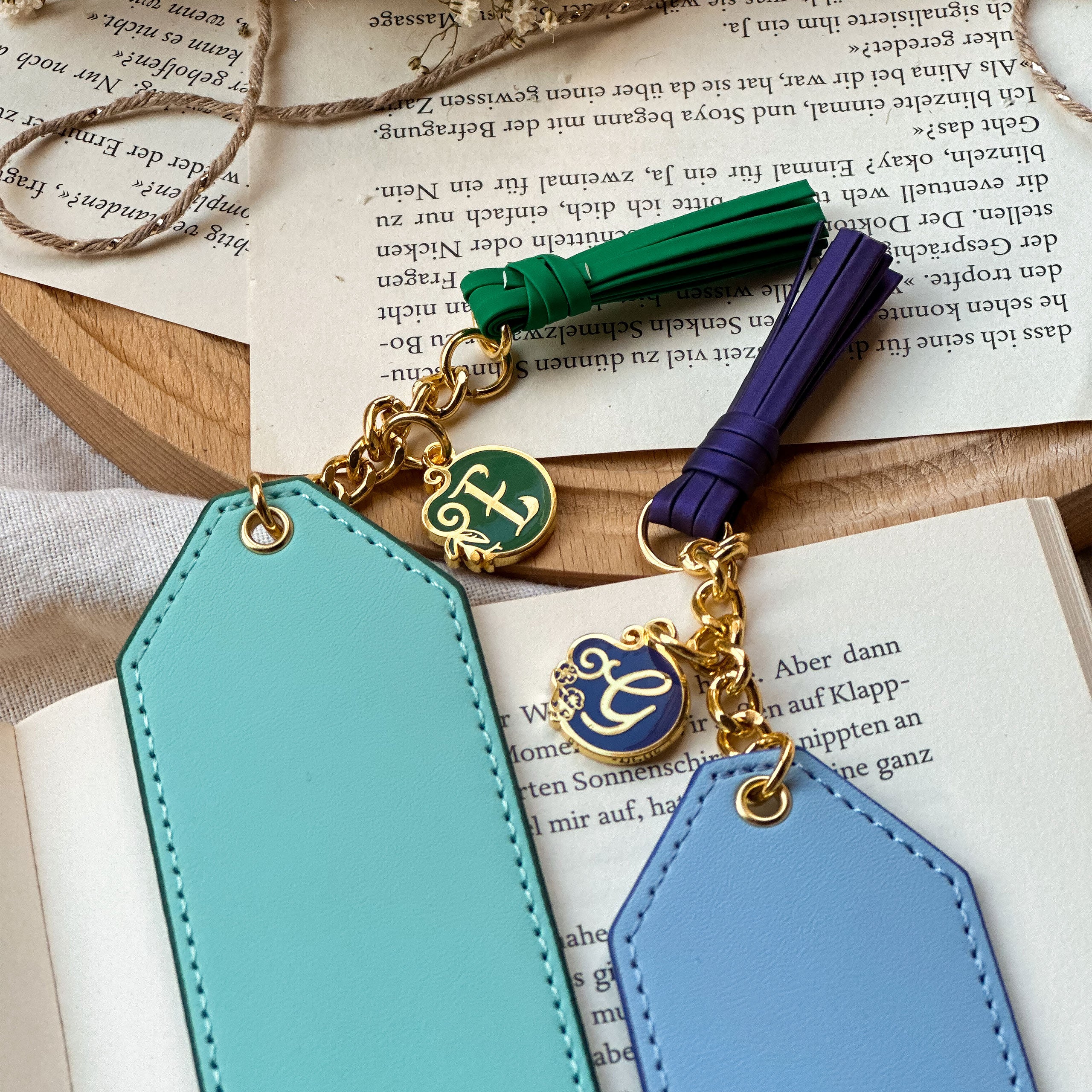 Product image Wicked - Glinda and Elphaba For Good Bookmark Set