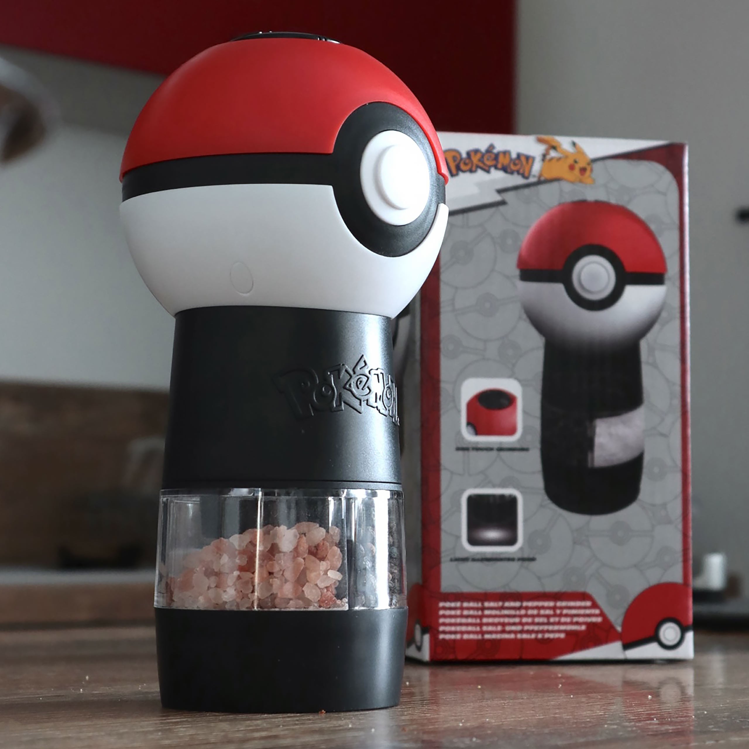 Product image Pokémon - Poké Ball Electric Salt & Pepper Mill