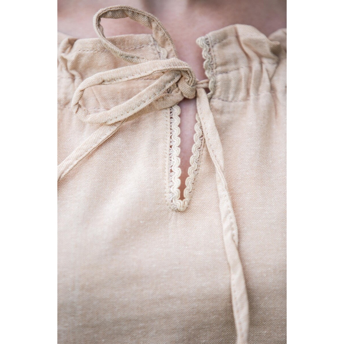 Product image Medieval Short-Sleeve Blouse Sandra