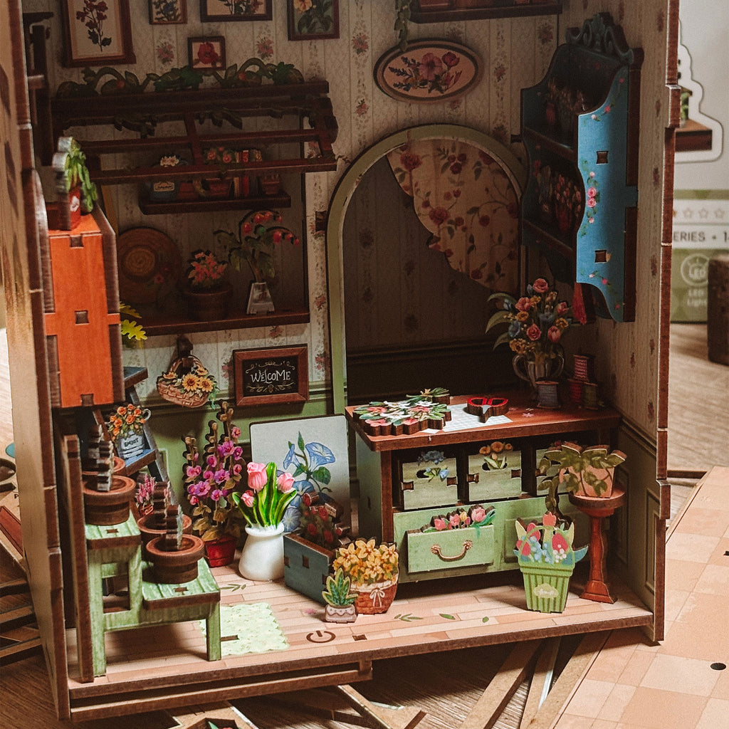 Product image CuteBee - Champs-Élysées Florist Miniature House Book Nook Model Kit