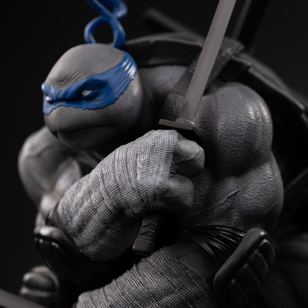 Product image Teenage Mutant Ninja Turtles Art Scale Statue 1/10 Leonardo Black and White Variant 26 cm heo exclusive