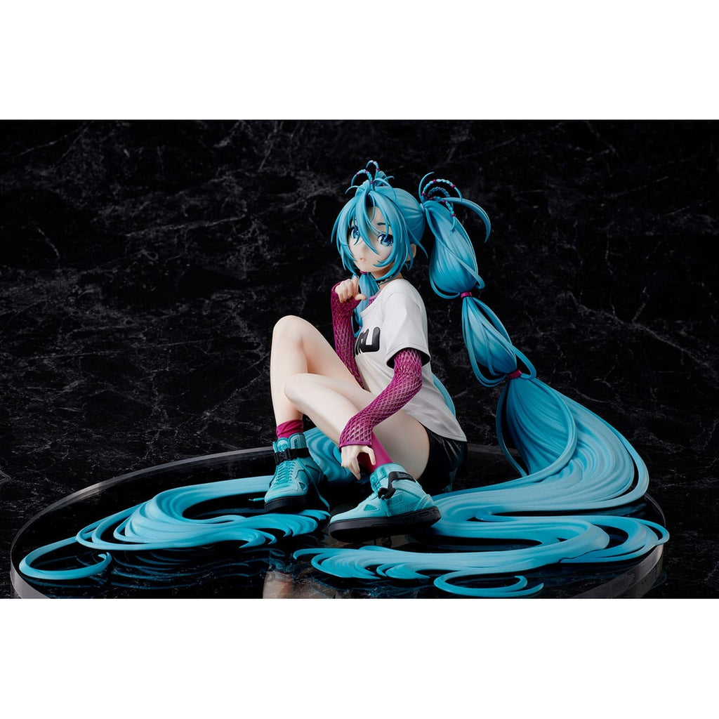 Product image Hatsune Miku Statue 1/4 Yoneyama Mai The Latest Street Style "Cute" Limited Edition 17 cm