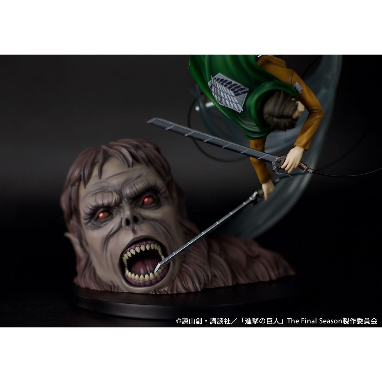 Product image Attack on Titan PVC Statue 1/7 Levi vs Beast Titan Ver. 28 cm