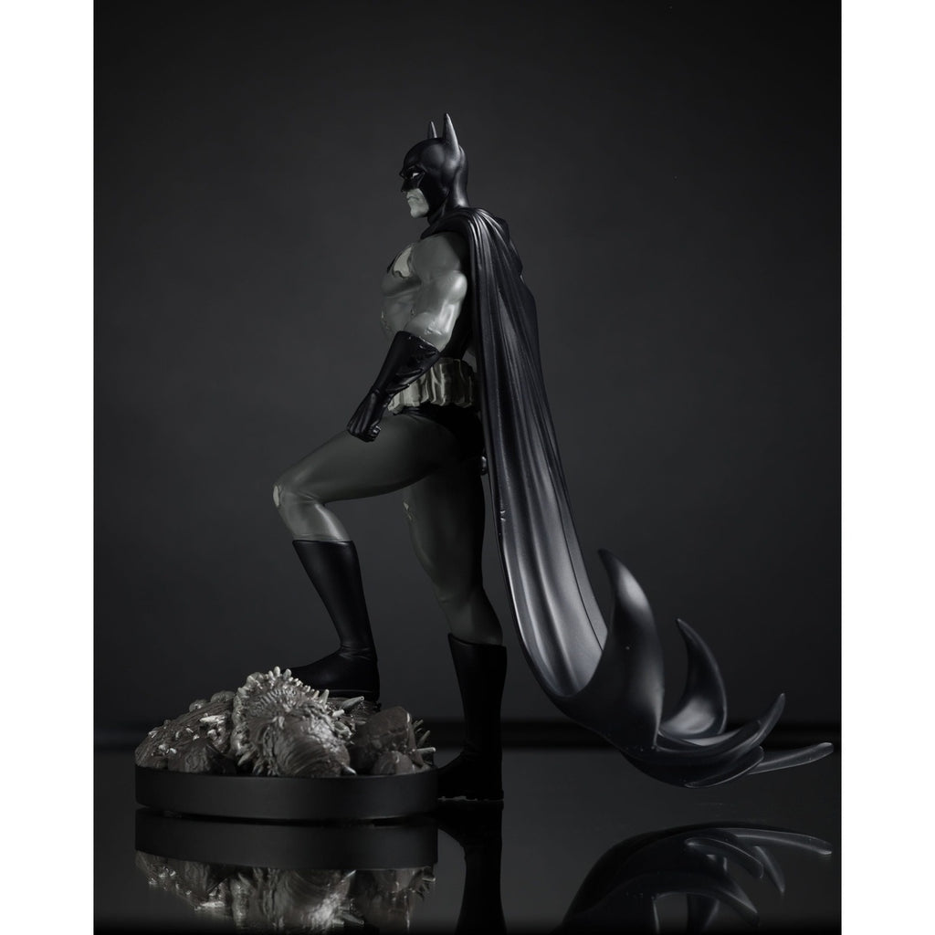 Product image DC Direct Statue 1/10 Batman by Bjorn Barends (Black & White) 18 cm