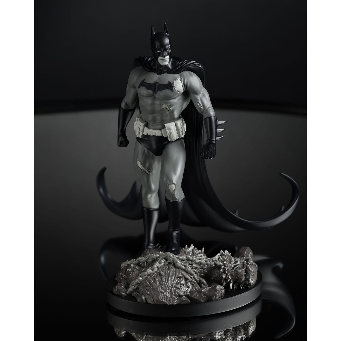 Product image DC Direct Statue 1/10 Batman by Bjorn Barends (Black & White) 18 cm