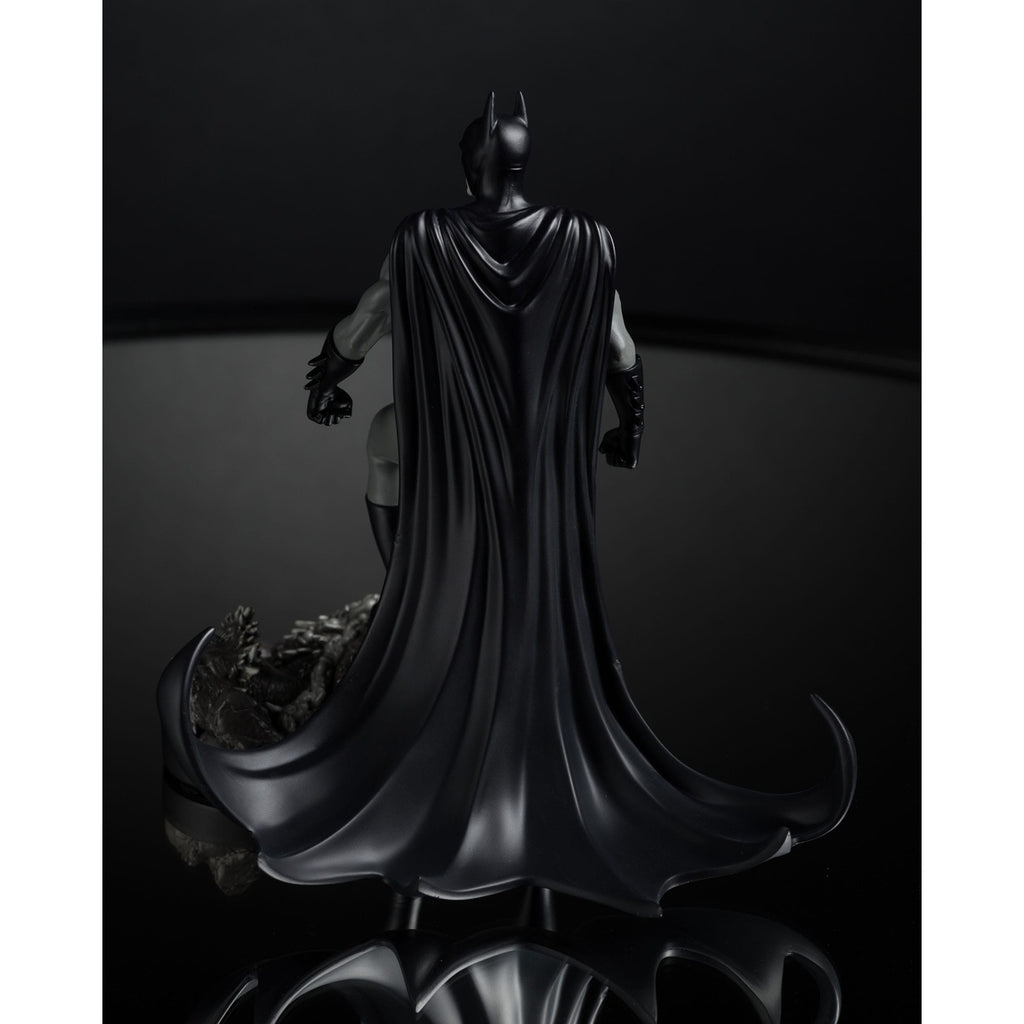 Product image DC Direct Statue 1/10 Batman by Bjorn Barends (Black & White) 18 cm