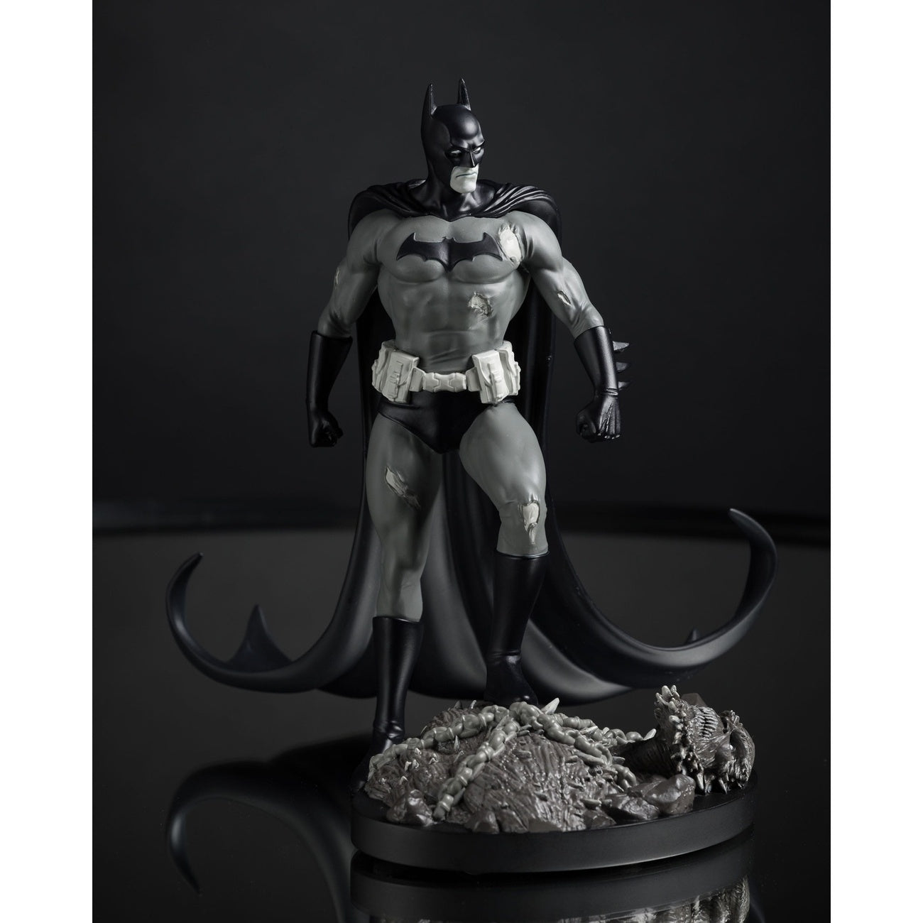 Product image DC Direct Statue 1/10 Batman by Bjorn Barends (Black & White) 18 cm