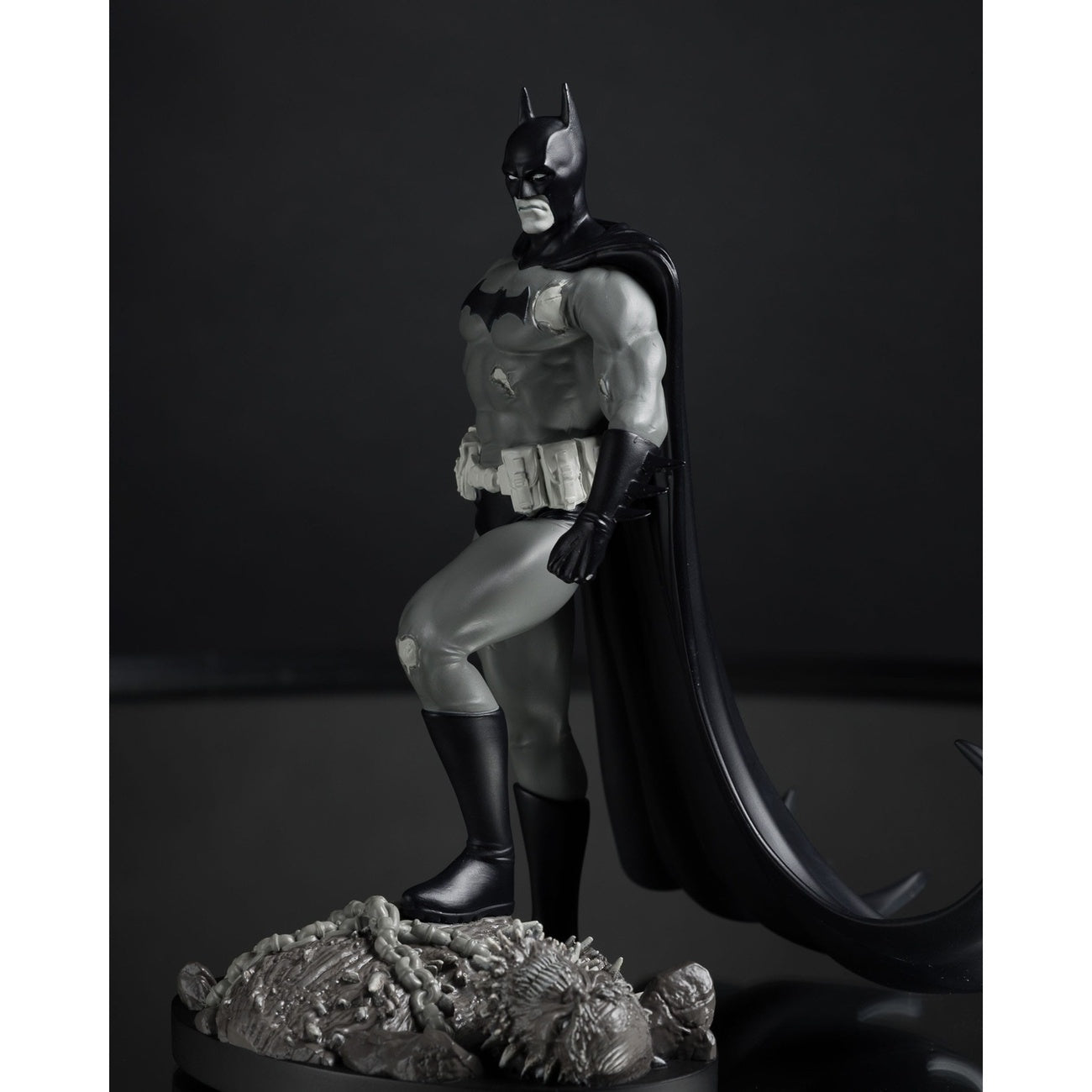 Product image DC Direct Statue 1/10 Batman by Bjorn Barends (Black & White) 18 cm