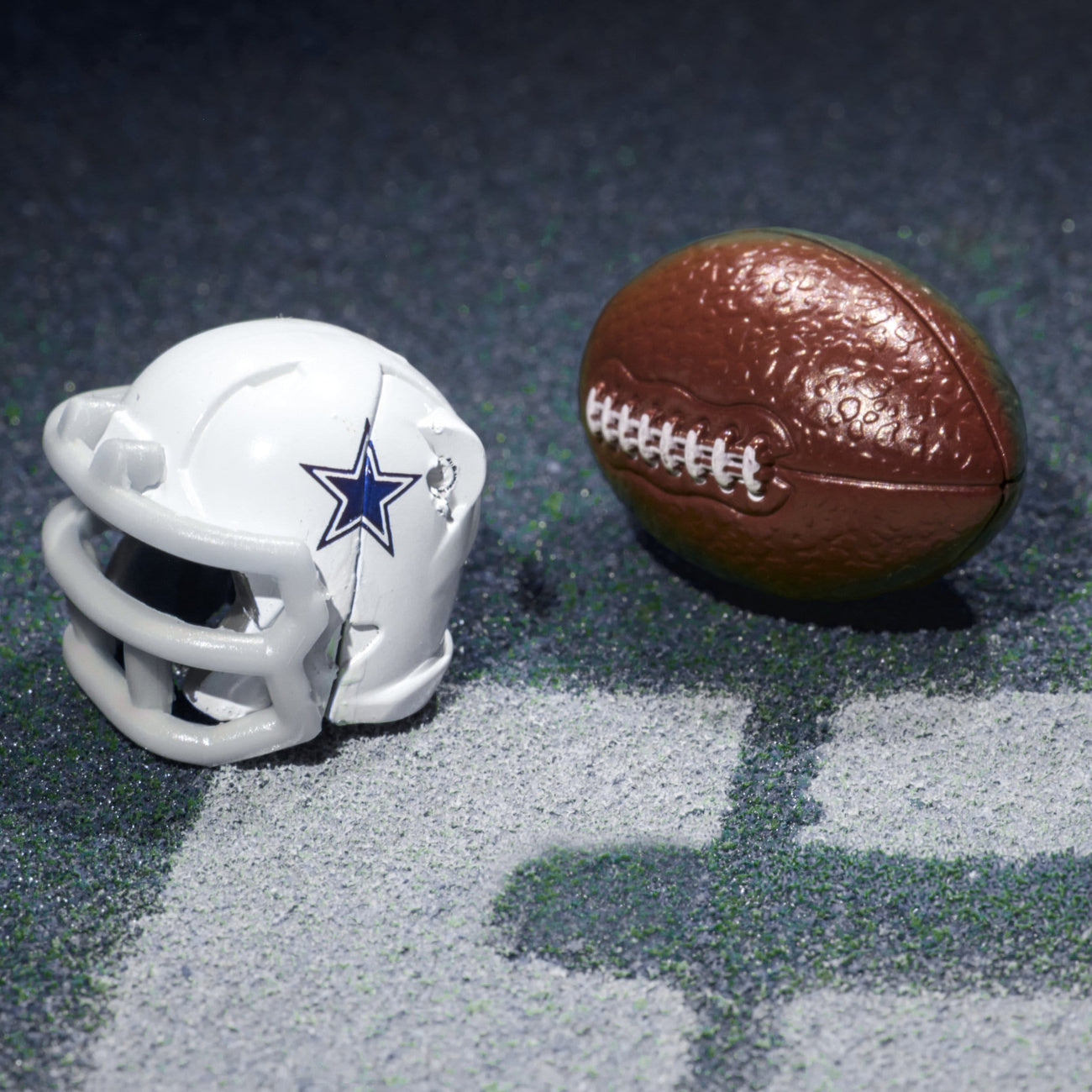 Product image Transformers x NFL Action Figure Dallas Cowboys: Starblitz 14