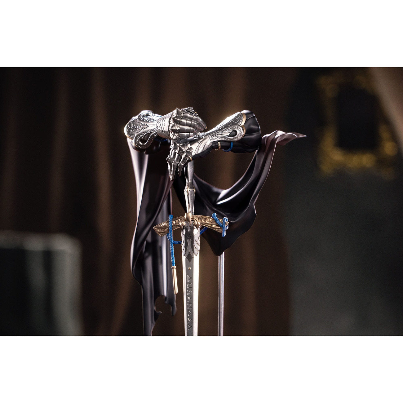 Product image Reverse: 1999 Limepie Series PVC Statue Knight 17 cm