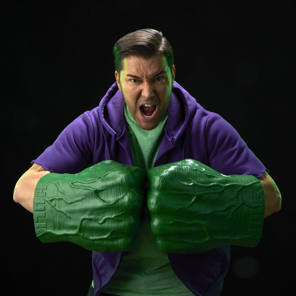 Product image The Incredible Hulk Marvel Legends Premium Roleplay Fists