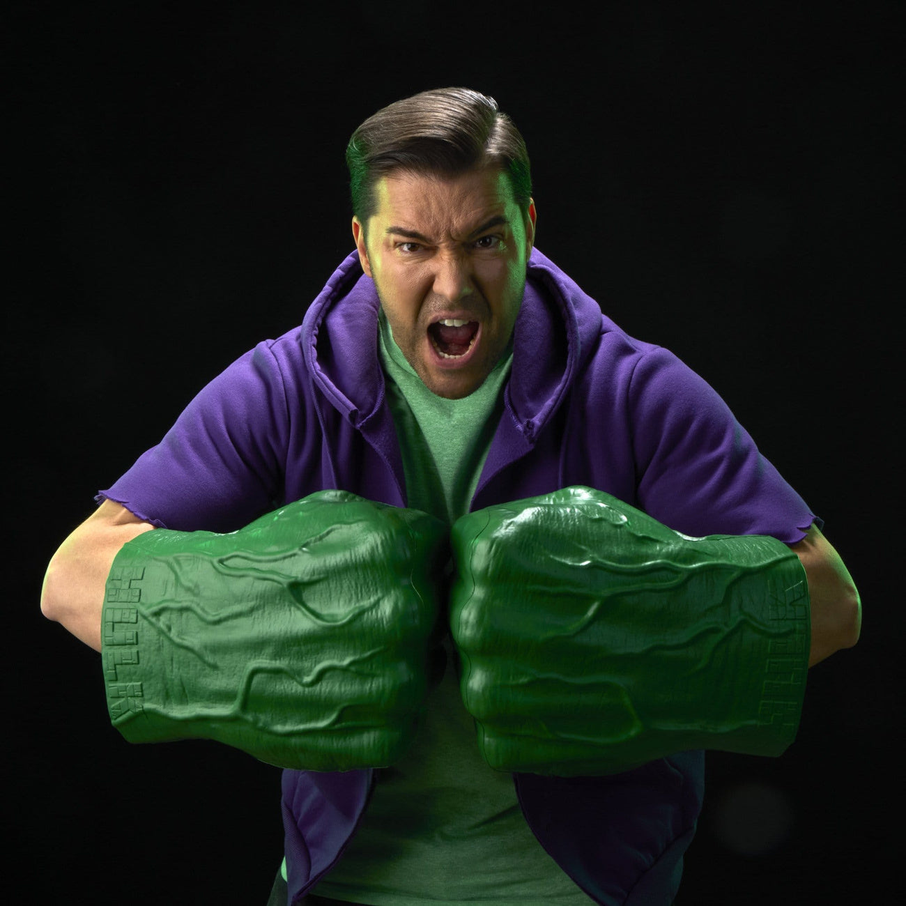 Product image The Incredible Hulk Marvel Legends Premium Roleplay Fists