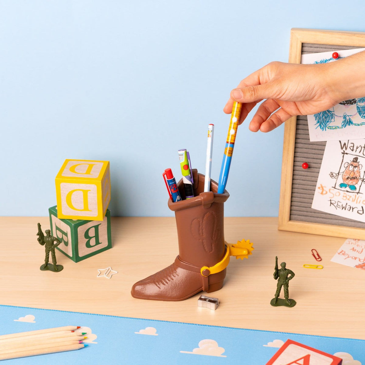 Produktbild Disney Pixar Toy Story Stiftehalter mit Schreibwaren-Set