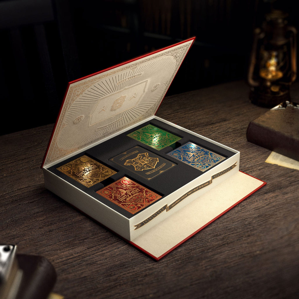 Produktbild Harry Potter Spielkarten Box Set (5 Decks)